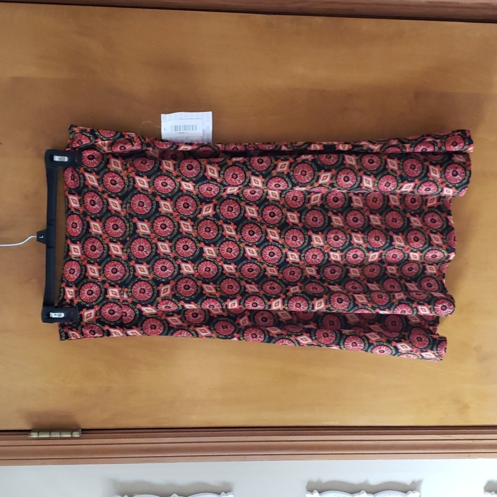 🦋 3 for $20 🦋 LuLaRoe Azure Skirt in Pink and Green Print